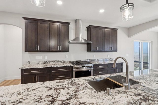 W223S9323 Oak Ridge DRIVE, Big Bend, WI 53103