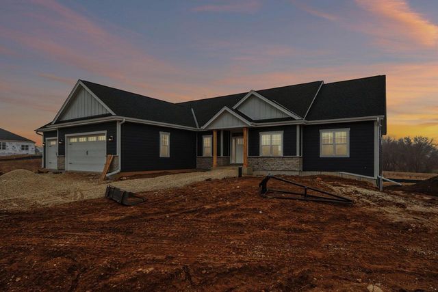 W223S9323 Oak Ridge DRIVE, Big Bend, WI 53103