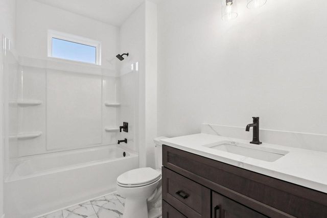 W223S9323 Oak Ridge DRIVE, Big Bend, WI 53103