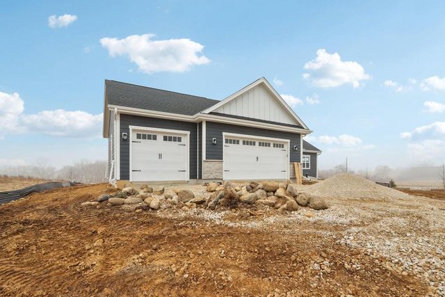 W223S9323 Oak Ridge DRIVE, Big Bend, WI 53103