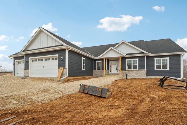 W223S9323 Oak Ridge DRIVE, Big Bend, WI 53103