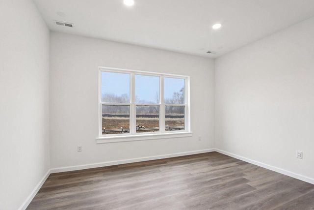 W223S9323 Oak Ridge DRIVE, Big Bend, WI 53103