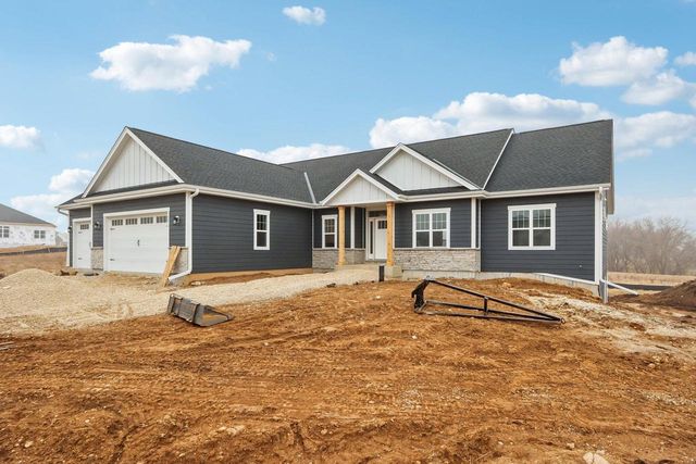 W223S9323 Oak Ridge DRIVE, Big Bend, WI 53103
