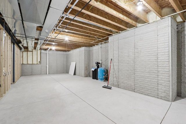 W223S9323 Oak Ridge DRIVE, Big Bend, WI 53103