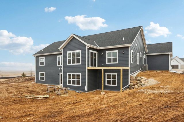 W223S9323 Oak Ridge DRIVE, Big Bend, WI 53103