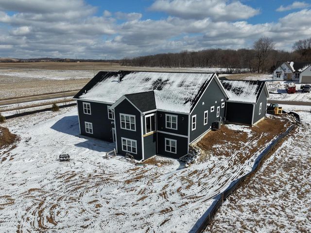 W223S9323 Oak Ridge DRIVE, Big Bend, WI 53103