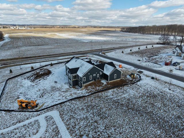 W223S9323 Oak Ridge DRIVE, Big Bend, WI 53103