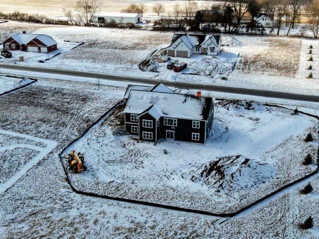 W223S9323 Oak Ridge DRIVE, Big Bend, WI 53103