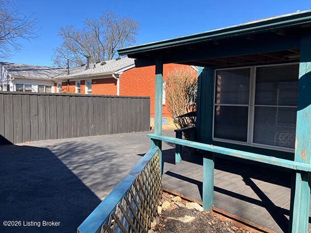 9616 Lyric Ln, Louisville, KY 40299