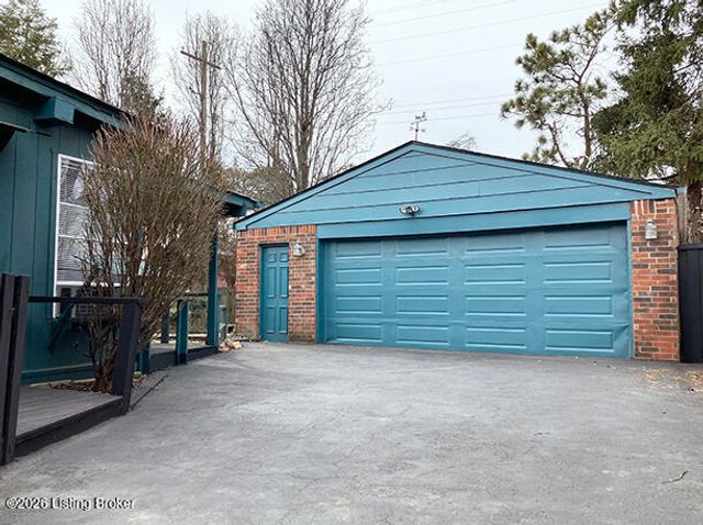 9616 Lyric Ln, Louisville, KY 40299