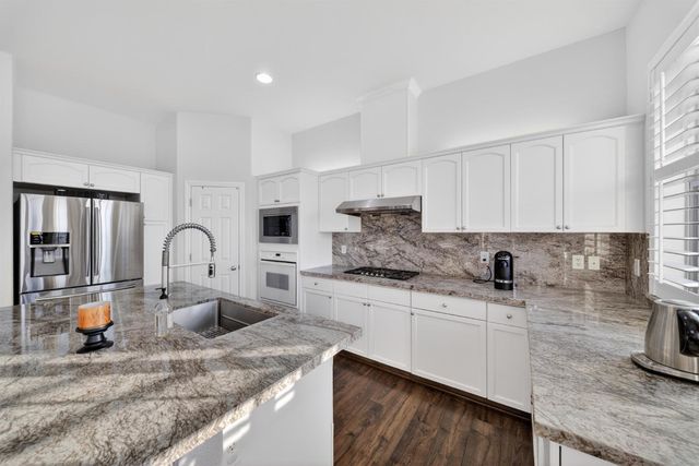 2662 Whitmore Avenue, Clovis, CA 93619