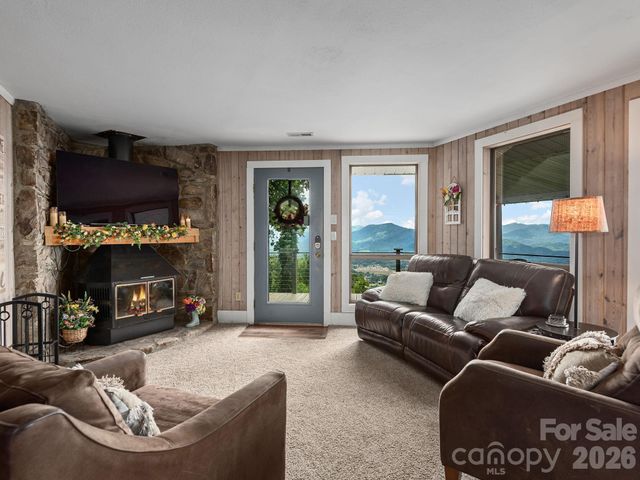 153 Windalier Lane, Waynesville, NC 28786