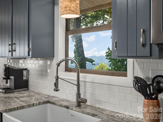 153 Windalier Lane, Waynesville, NC 28786