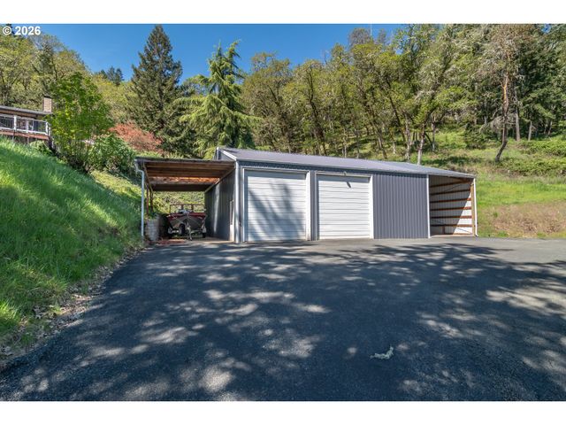 540 GARDEN GROVE Dr, Roseburg, OR 97471