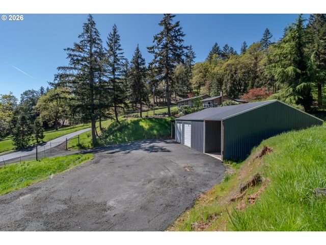 540 GARDEN GROVE Dr, Roseburg, OR 97471