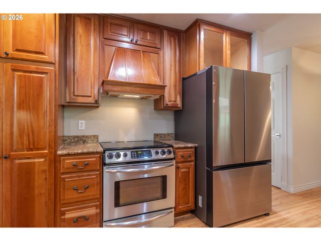 540 GARDEN GROVE Dr, Roseburg, OR 97471