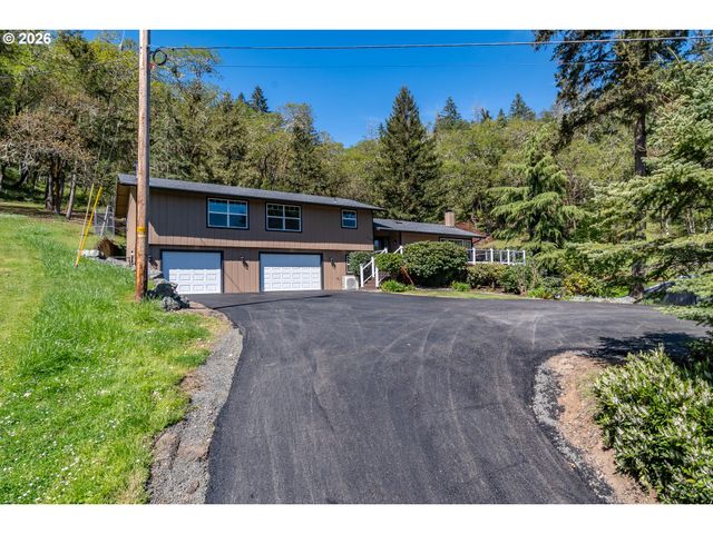 540 GARDEN GROVE Dr, Roseburg, OR 97471