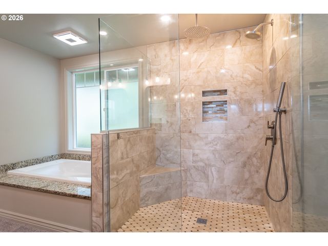 540 GARDEN GROVE Dr, Roseburg, OR 97471