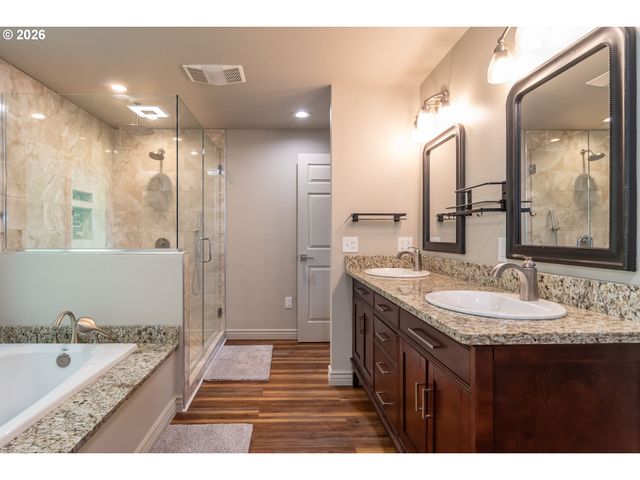 540 GARDEN GROVE Dr, Roseburg, OR 97471