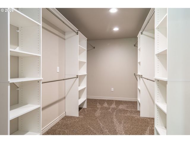 540 GARDEN GROVE Dr, Roseburg, OR 97471