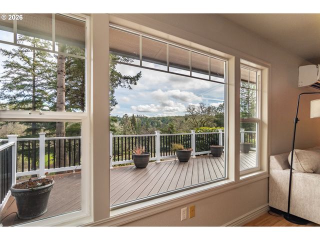 540 GARDEN GROVE Dr, Roseburg, OR 97471