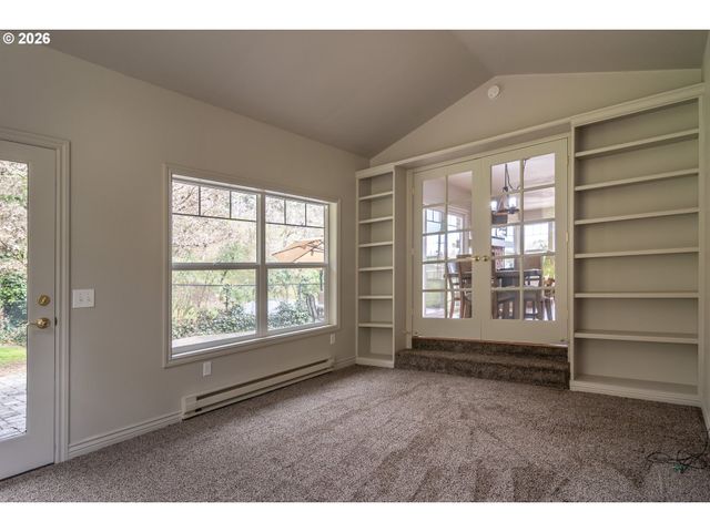 540 GARDEN GROVE Dr, Roseburg, OR 97471