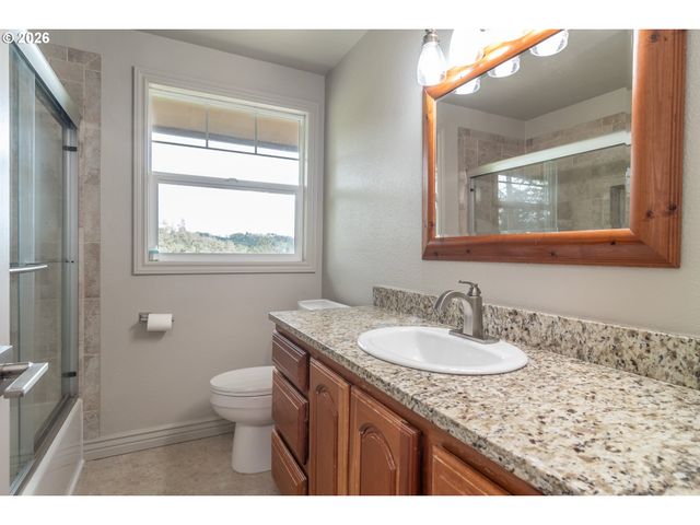 540 GARDEN GROVE Dr, Roseburg, OR 97471