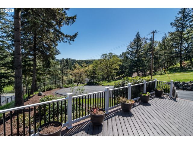 540 GARDEN GROVE Dr, Roseburg, OR 97471