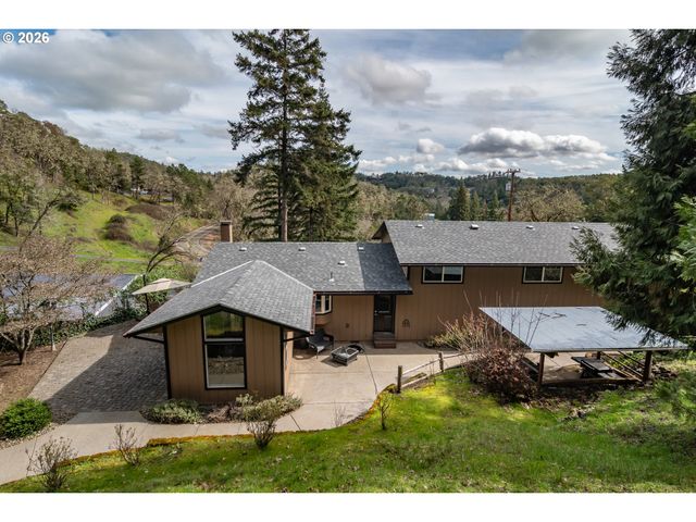 540 GARDEN GROVE Dr, Roseburg, OR 97471