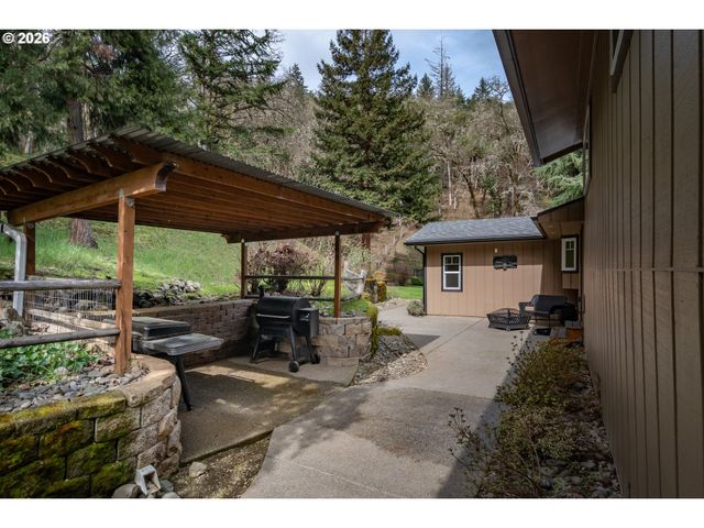 540 GARDEN GROVE Dr, Roseburg, OR 97471