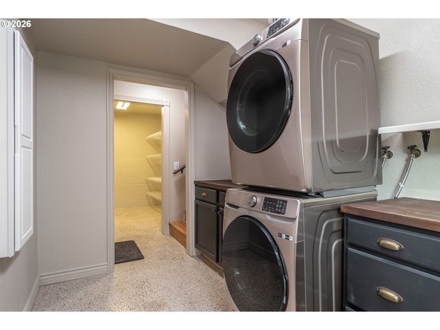 540 GARDEN GROVE Dr, Roseburg, OR 97471