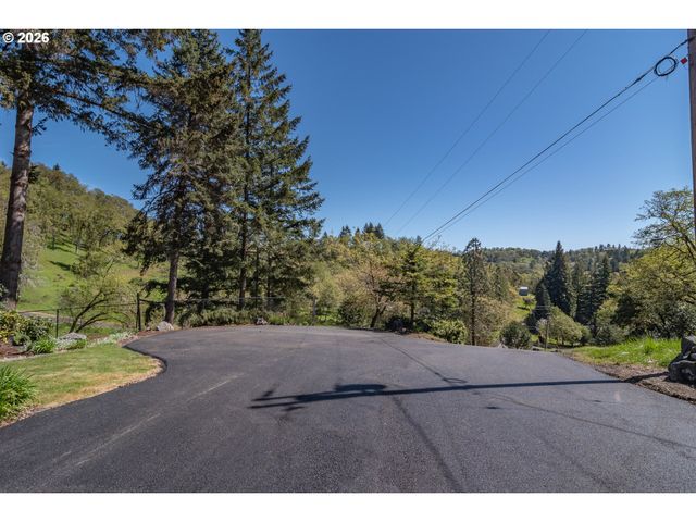 540 GARDEN GROVE Dr, Roseburg, OR 97471