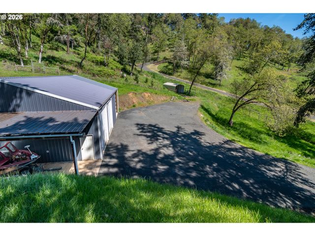 540 GARDEN GROVE Dr, Roseburg, OR 97471