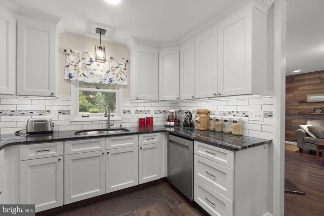 2710 FLINTSTONE RD, Freeland, MD 21053