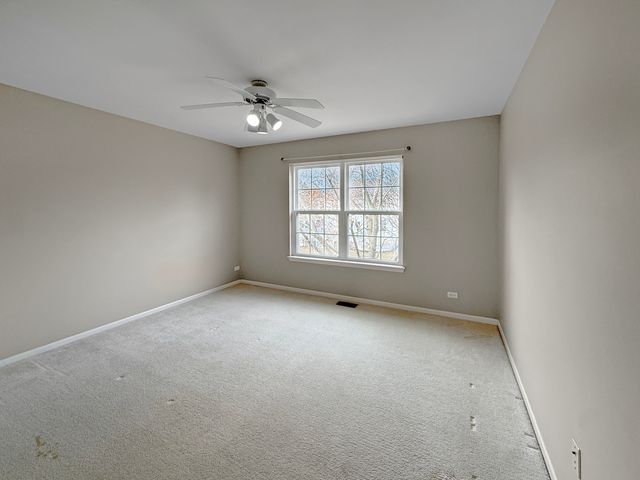 18421 W SPRINGWOOD Drive, Grayslake, IL 60030