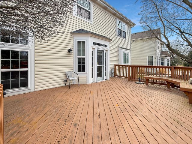 18421 W SPRINGWOOD Drive, Grayslake, IL 60030