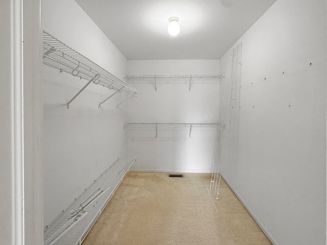 18421 W SPRINGWOOD Drive, Grayslake, IL 60030