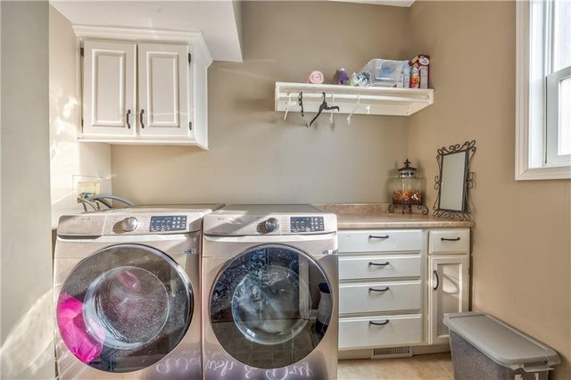 1017 Pebblebeach Drive, Lansing, KS 66043