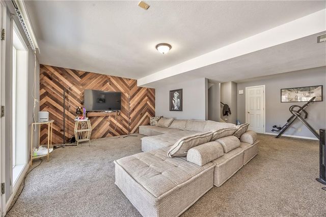 1017 Pebblebeach Drive, Lansing, KS 66043