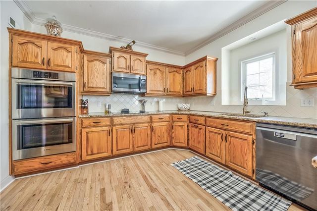 1017 Pebblebeach Drive, Lansing, KS 66043