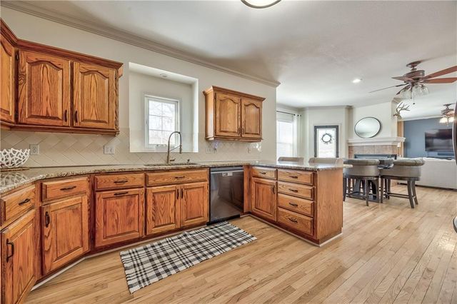 1017 Pebblebeach Drive, Lansing, KS 66043