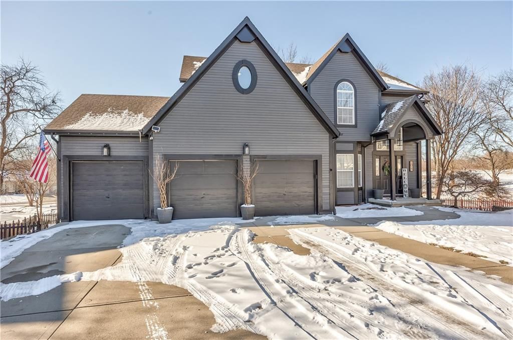 1017 Pebblebeach Drive, Lansing, KS 66043