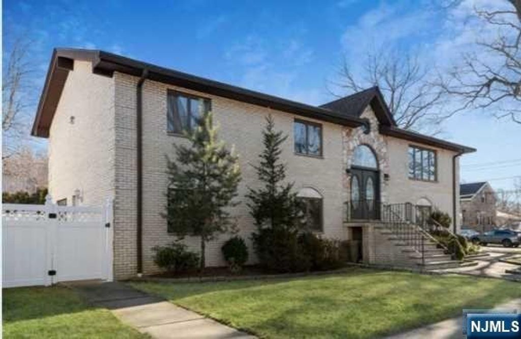 703 Day Avenue The first fl, Ridgefield, NJ 07657
