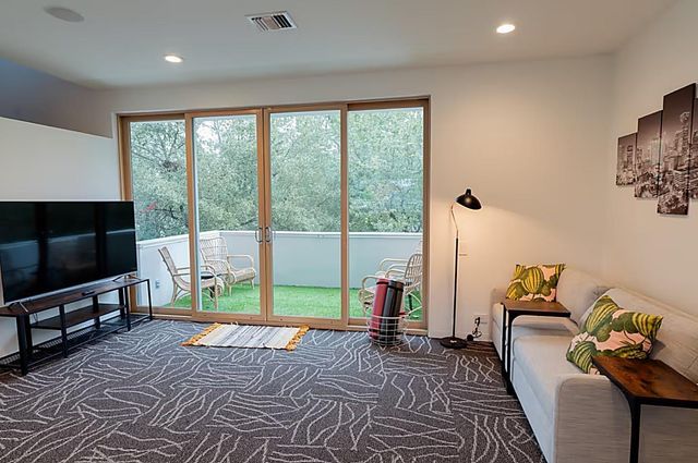 4904 S Shepherd Drive, Houston, TX 77098