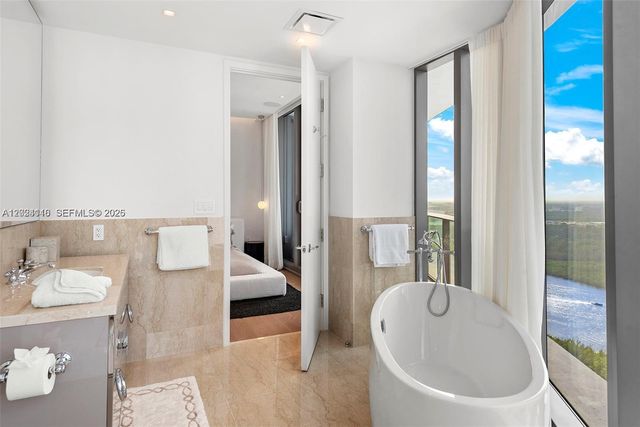 15701 Collins Ave 4105, Sunny Isles Beach, FL 33160