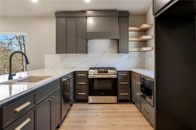 15 Ettrick Lane, Bella Vista, AR 72715