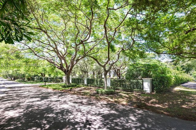 6045 SW 106th St, Pinecrest, FL 33156