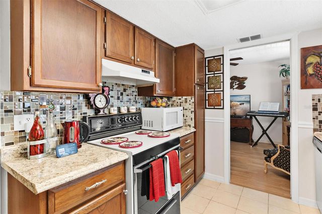 500 NEWELL HILL ROAD 108D, Leesburg, FL 34748