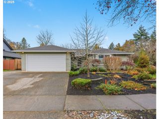 2868 METOLIUS Dr, Eugene, OR 97408
