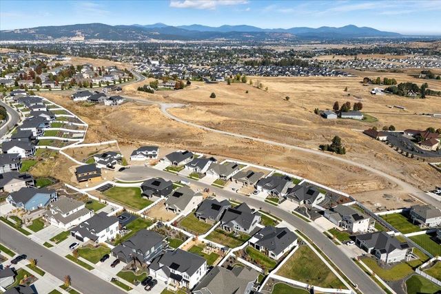 18066 E Wind Rose Ct, Greenacres, WA 99016